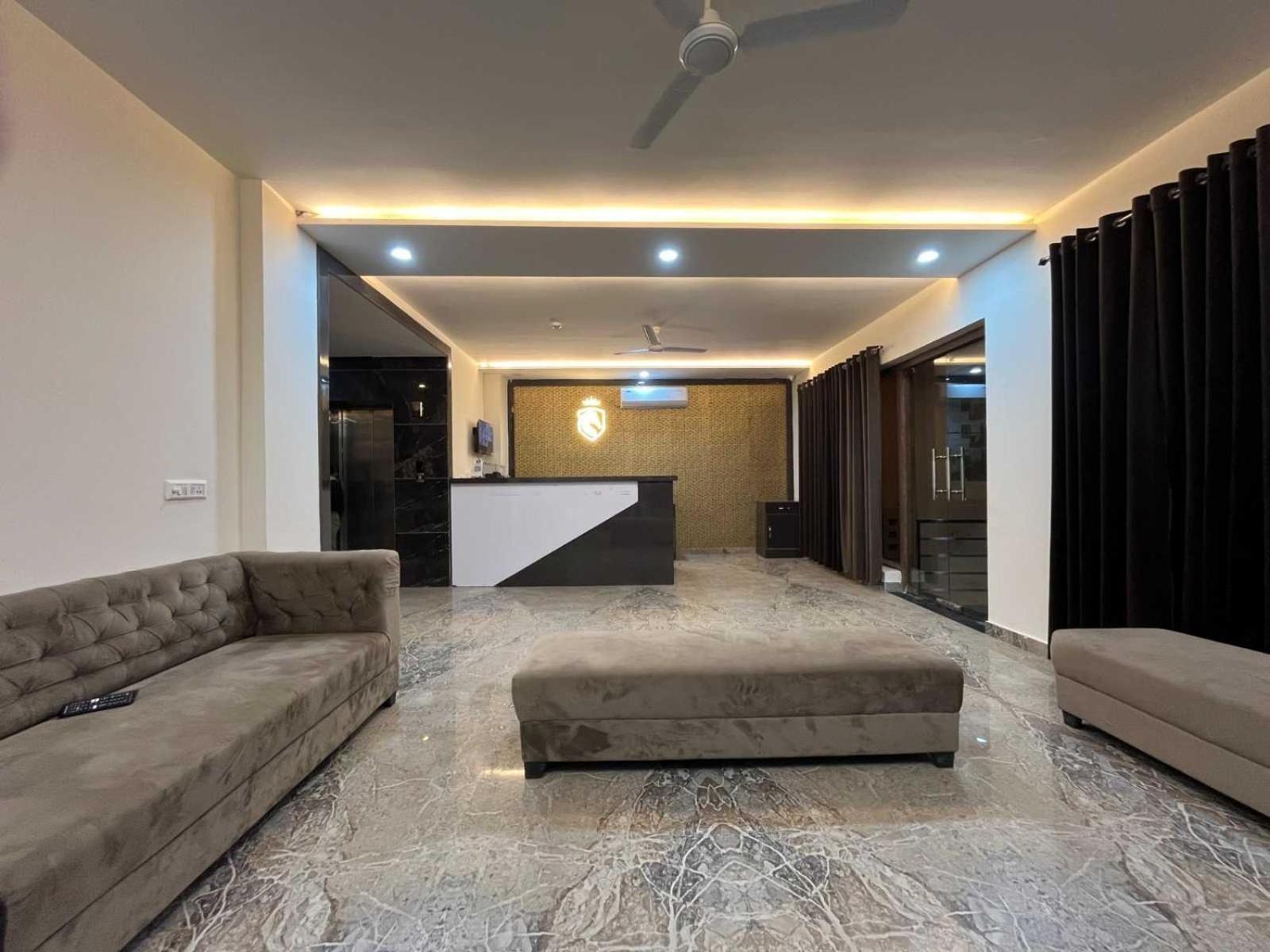 Super Townhouse Taj Nagri Basai Formerly Royal Empire Tājganj المظهر الخارجي الصورة