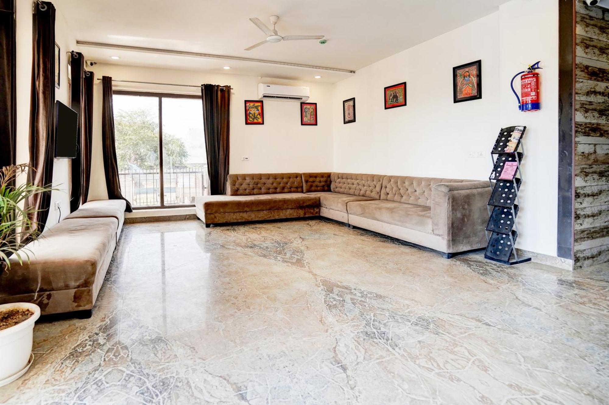 Super Townhouse Taj Nagri Basai Formerly Royal Empire Tājganj المظهر الخارجي الصورة
